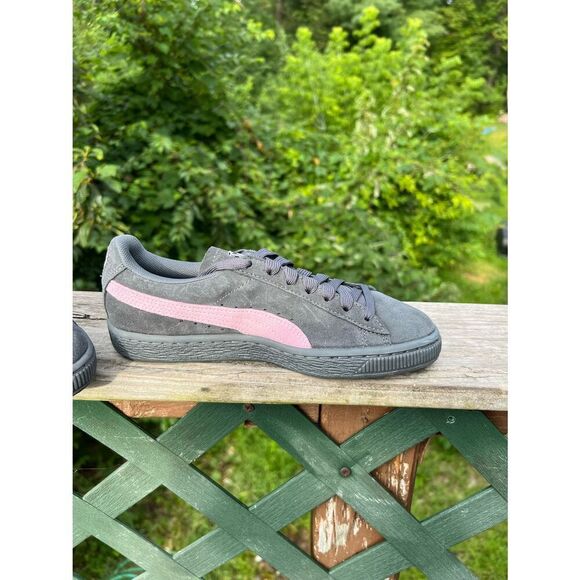 Puma Suede Classic Woman’s Sneakers Sz 6  NIB - Picture 2 of 8